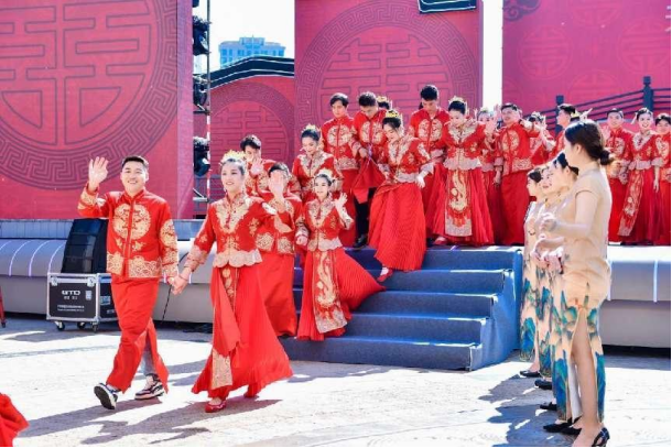 百对职工新人参加2023年新福州人集体婚礼